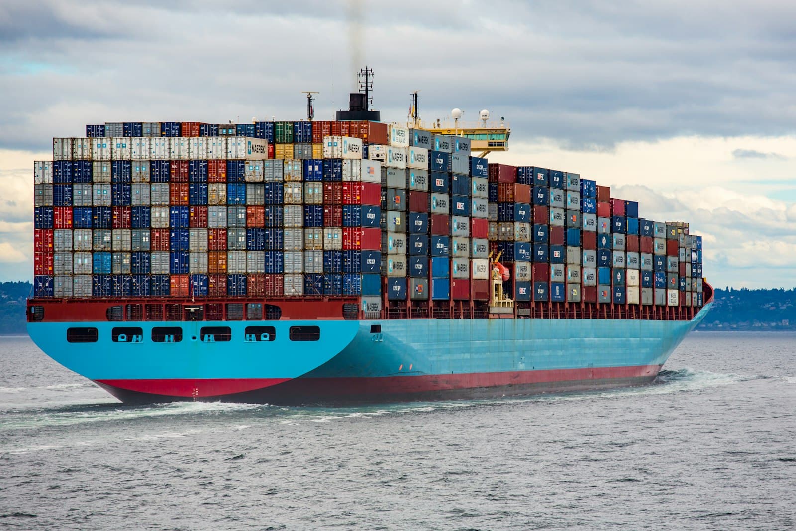 Container & feeder vessels (charter/slot)